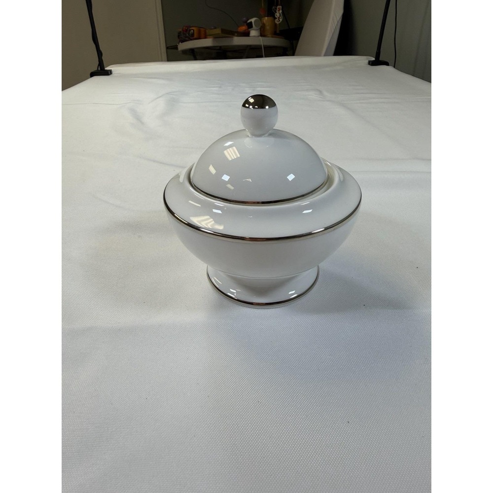 Fitz and Floyd Infinity Platinum Bone China Sugar Bowl w/ Lid White/Platinum